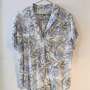 Short sleeve button down